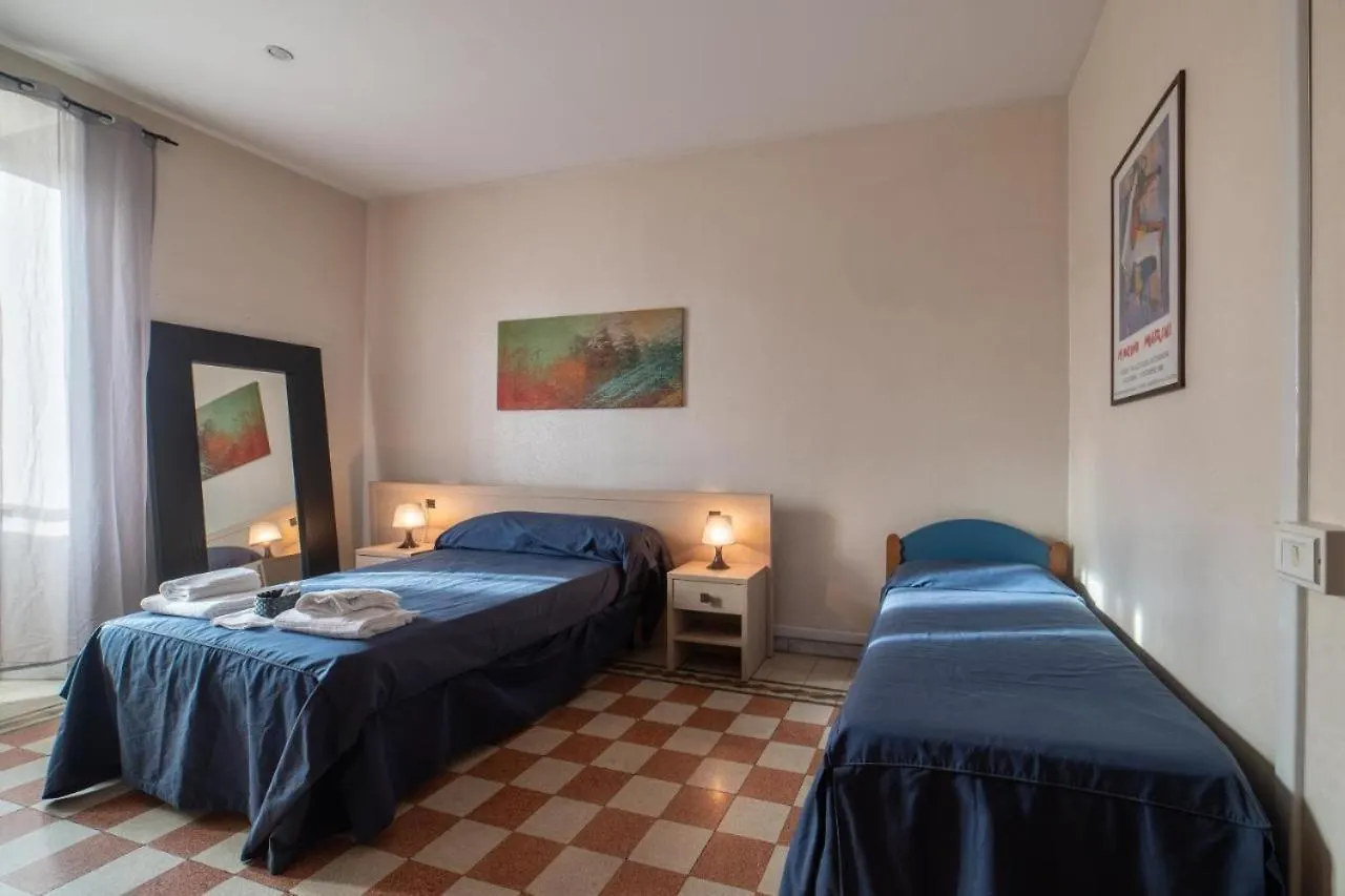 Hotel Reyes Roma 0*,  Italia